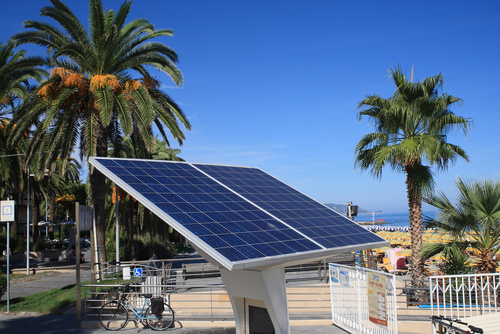 ombrieres et stations de rechargement solaires